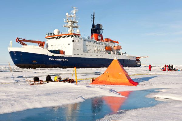 Polarstern to study the Arctic Sea in a one year mission